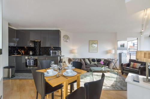 Fitzrovia Apartment | The Snug Spot - Fitzrovia - By Frankie Says