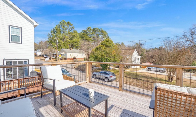 Hayes House | The Sojourn at Commonwealth 2-bedroom house in historic Durham with WiFi, AC