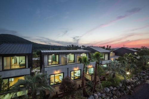 Seongsan House | THE SOME PENSION