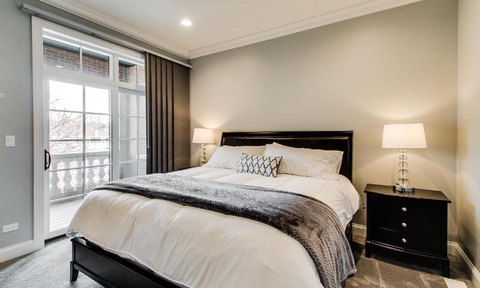 Old Town Bed & Breakfast | The Sono Chicago