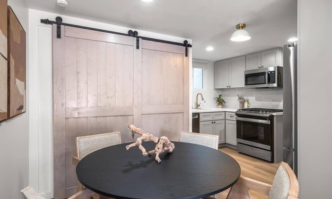 North Redondo Apartment | The South Bay Retreat