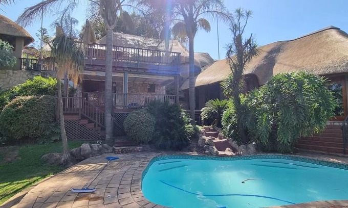 Glenvista House | The south country club villa