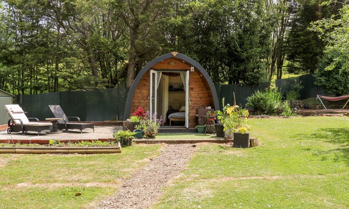 East Grinstead Cottage | THE SOUTH LODGE RETREAT, pet friendly in East Grinstead