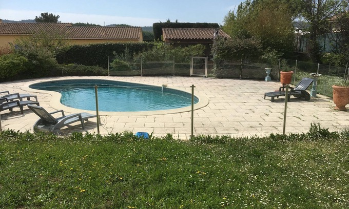 Le Val Villa | THE SOUTH VILLA 12/14 BEDS WITH SWIMMING POOL LE VAL EN PROVENCE