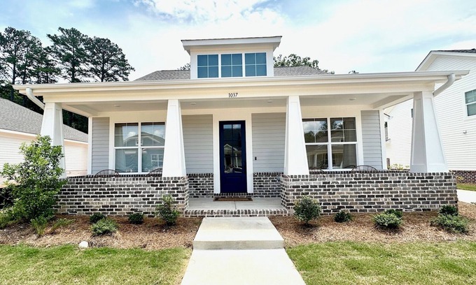 Oxford House | The Southern Belle, 3BR Classic Comfort in Oxford Photo Opportunity