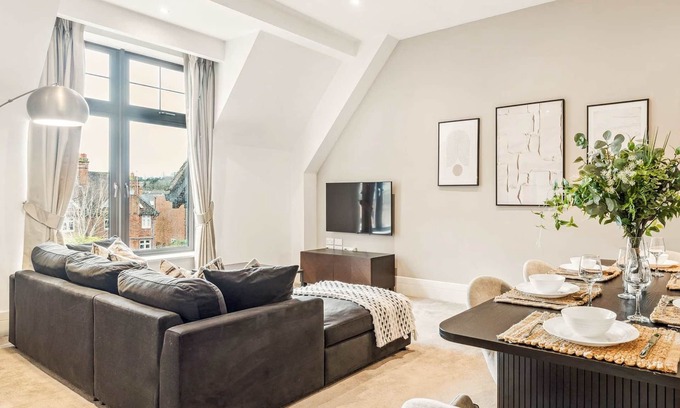 Henley Apartment | The Sovereign Suite - 2-bedroom Luxury Apartment