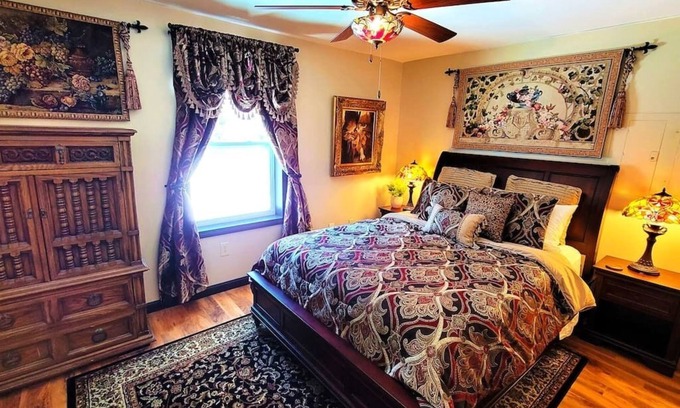 Old Town Apartment | The Sovereign Suite - Cozy/Convenient/Home Theater