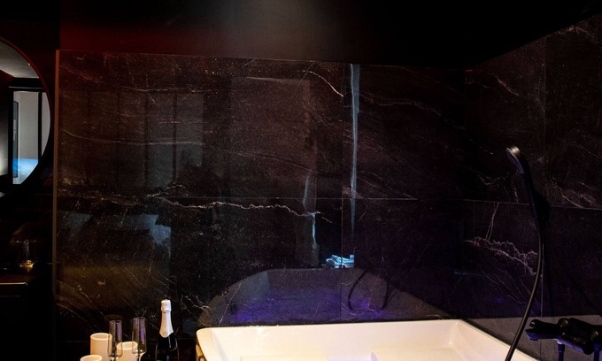 Saint-Lambert-du-Lattay House | The Spa & Cinema Suite