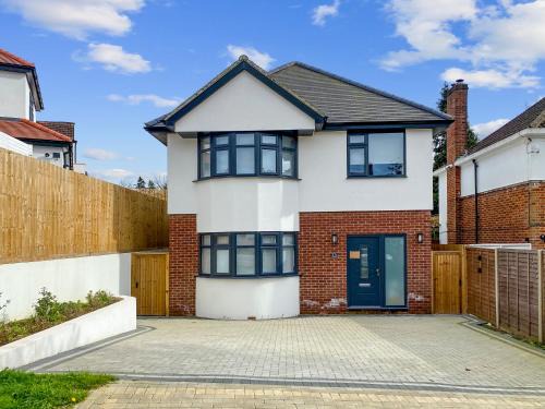 Brunswick Park House | The Spa Nook with Hot Tub, Sauna and Room for 8