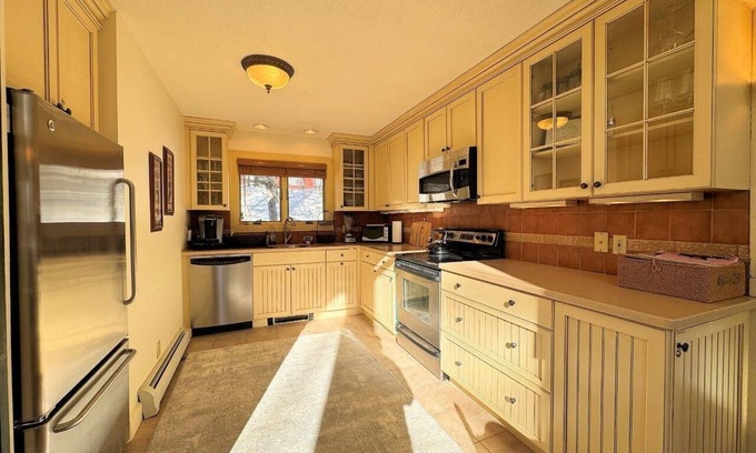 Bromley Mountain House | The spacious Ledges at Bromley!