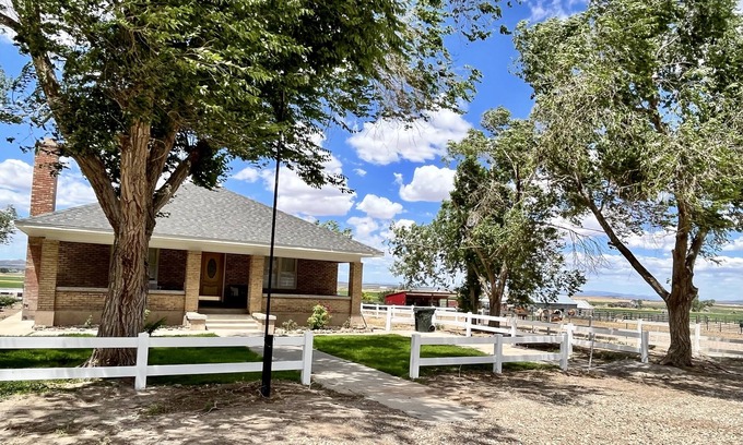 Enoch Other | The Spacious, Vintage House on the Ranchn