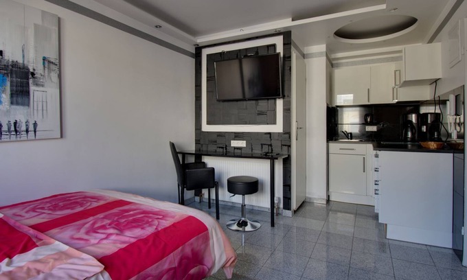 Hartenberg-Munchfeld Apartment | THE SPECIAL WITH CHARM, FLAIR & STICK