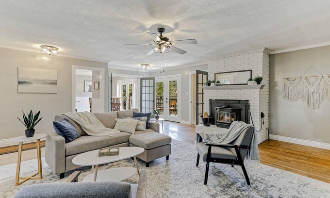 Redding House | The Spero Château : Comfortable & Spacious 30Day+