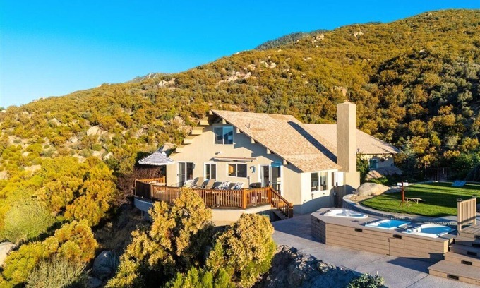 Mountain Center House | The Springcrest Chalet