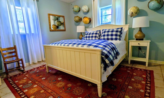 Buena Vista Hotel | The Springdale Room at The Town House Inn - Guesthouse