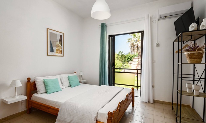 Ipsos Apartment | The Springfield Corner Apartments by Konnect