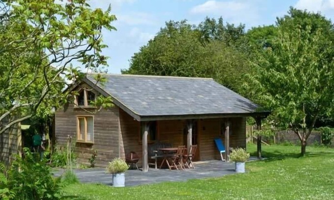 Ryde Cottage | THE SPRINGS, luxury holiday cottage, with pool in Ryde