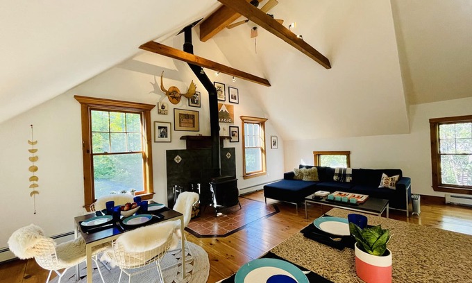 Londonderry House | The Spruce Guesthouse: A Beautifully Renovated Contemporary Barn.