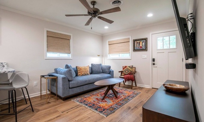 Oxford House | The Square Unit 2, Cozy 1 BR by VelvetDitchVillas