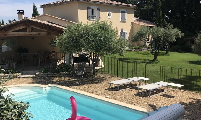 Sainte-Cecile-les-Vignes House | THE STAR HOUSE