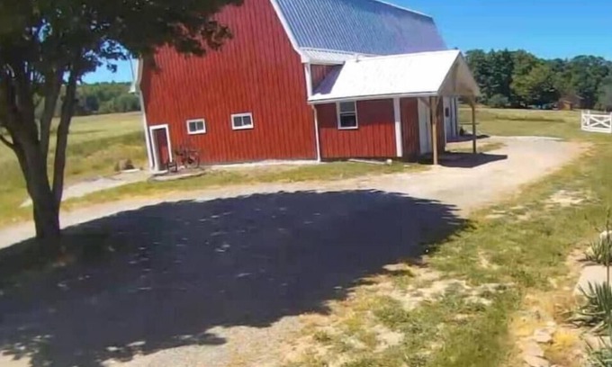 Fredonia House | The Stable at Windmill Ridge Farm