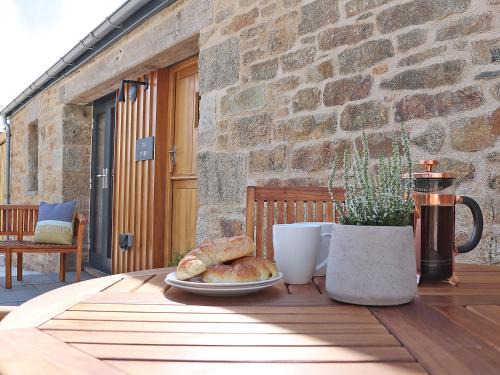 Falmouth House | The Stable, Boskensoe Barns