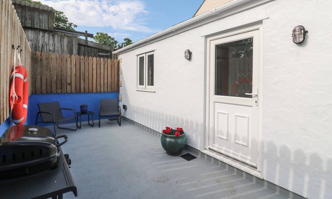 Rosudgeon Cottage | THE STABLE, pet friendly, character holiday cottage in Rosudgeon