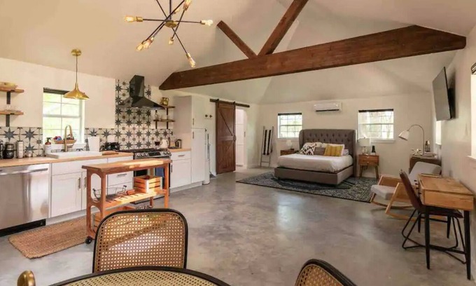 Red Rock Apartment | The Stable Retreat: Stylish Vaulted, Skylit Studio