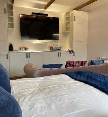 New Forest District House | The Stable Yard @ Manor Bank Cottage