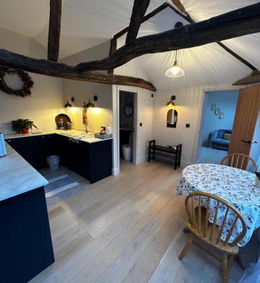 Shipton House | The stables at the Grange