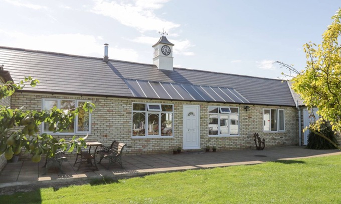 Wicken House | THE STABLES, family friendly, with a garden in Wicken