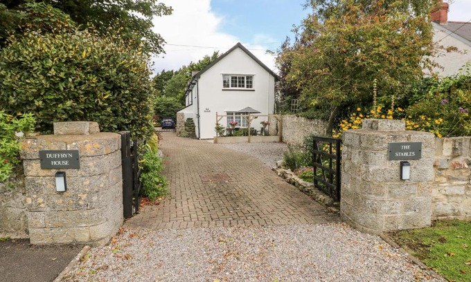 Saint Athan House | The Stables