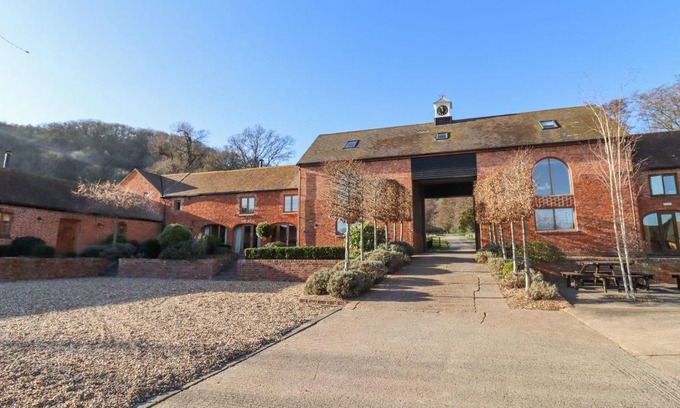 Moreton House | The Stables