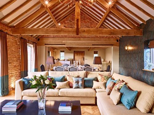 Moreton House | The Stables