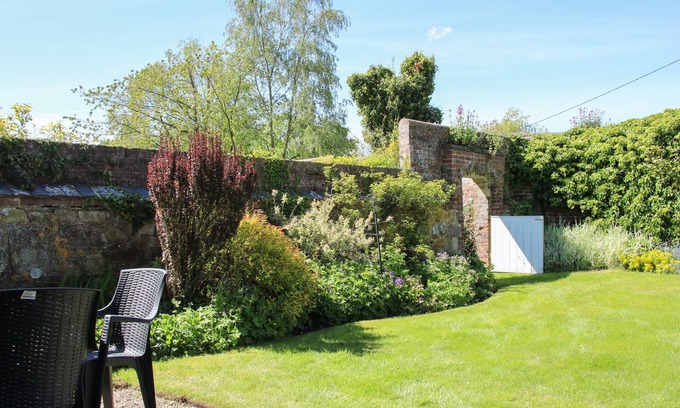 Eaton Mascott Cottage | The Stables