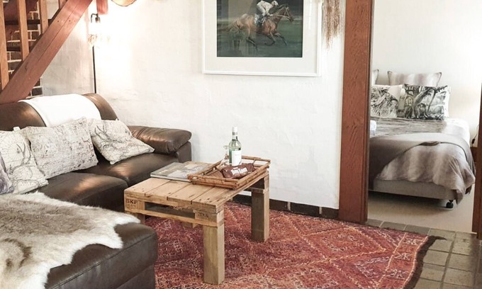 Waterhouse Cottage | THE STABLES: Heart of Robe. 100m Shops, Beach. LOCATION LOCATION!