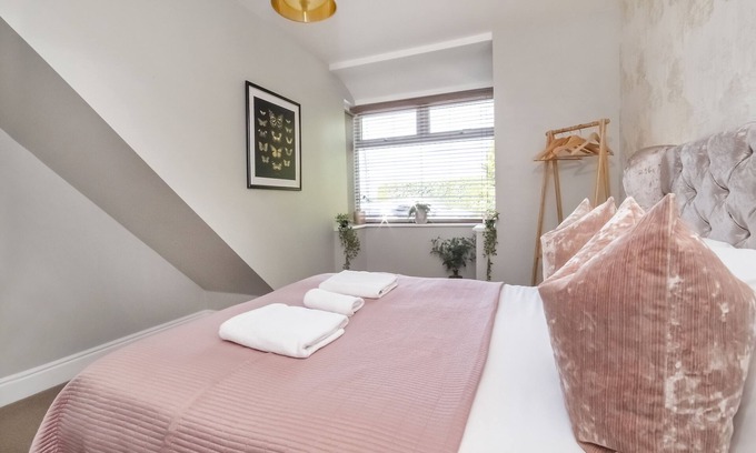 Earswick Cottage | The Stables Luxury House! - sleeps 18 guests in 7 bedrooms
