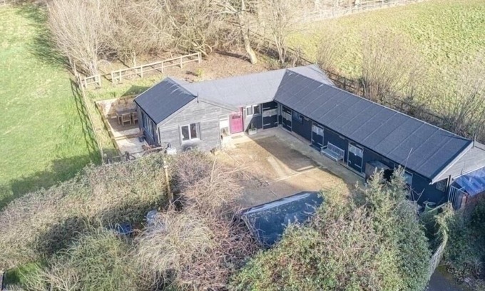 Chilworth Cabin | The Stables , Surrey Hills