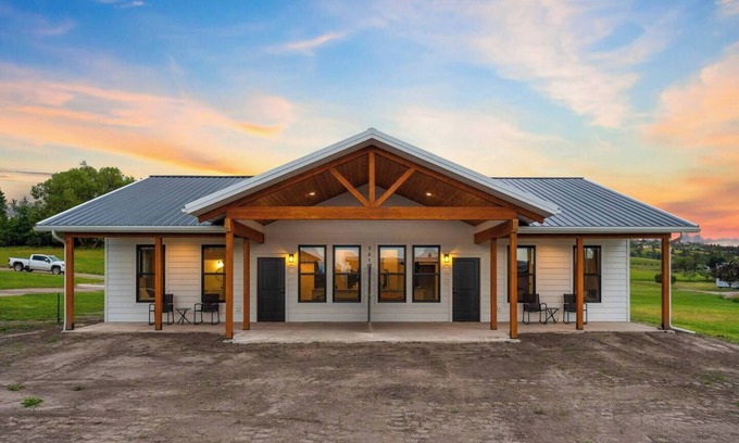 Polson House | The Stallion’s Stay