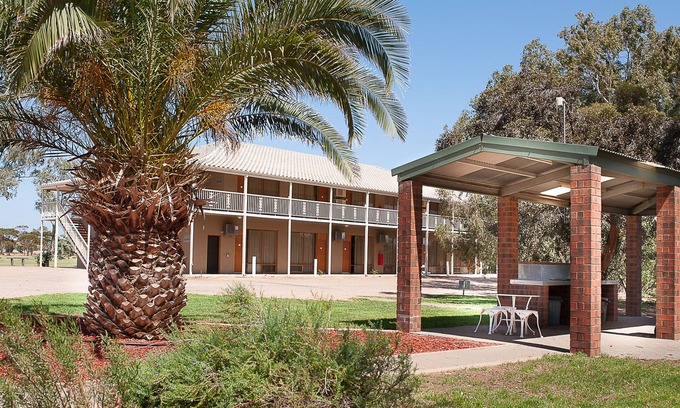 Port Augusta West Hotel | The Standpipe Golf Motor Inn