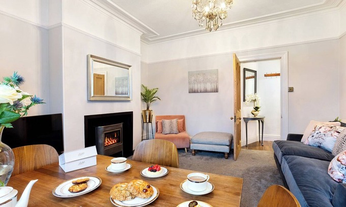Harrogate Apartment | The Stanley Suite -1 bedroom apt, Harrogate. Free Parking. Garden. Dog Friendly.