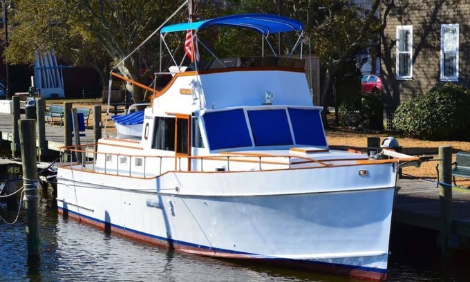 Historic Downtown Manteo Boat Rental | THE STARRY BANNER! Classic yacht docked in historic downtown Manteo Marina