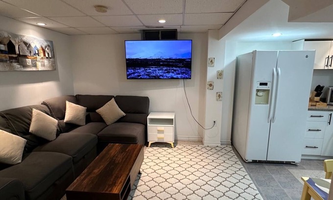Churchill Meadows House | The Staycation Spot of 6ixnnCome stay in Modernised Home with all amenities