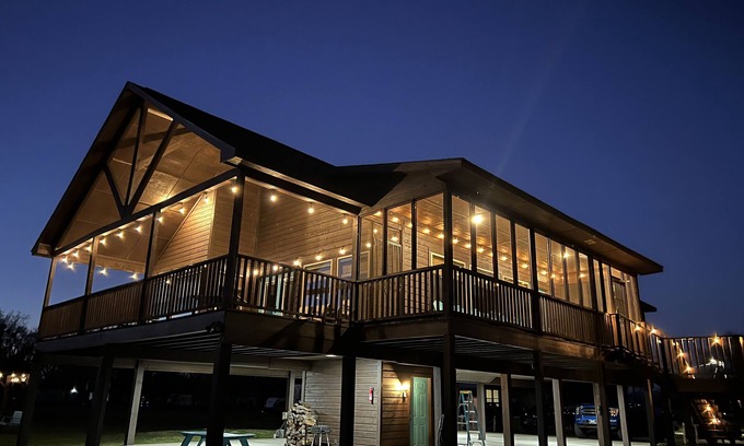 Yantis House | The Stilt House on Lake Fork-Relax and Enjoy our Amenities