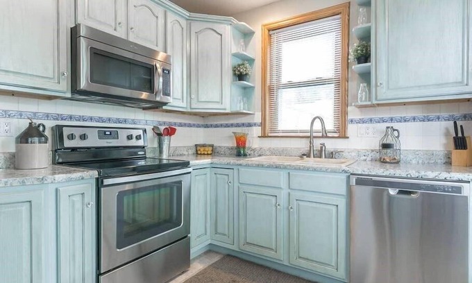 Hermann House | The Stone Cottage, The Stone Cottage is a beautiful, spacious 3 bedroom, 3 bath house