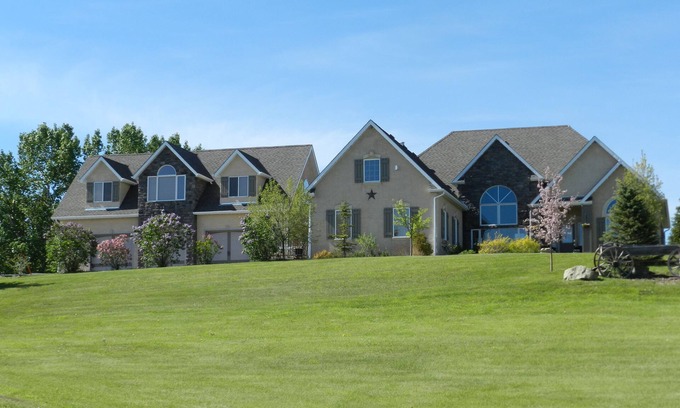 De Winton Bed & Breakfast | The Stone Gate Inn Bed & Breakfast