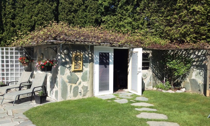 Richmond Bed & Breakfast | The Stone Hedge B&B