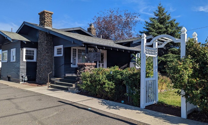 La Grande House | The Story House: A Hallmark Home Away From Home!