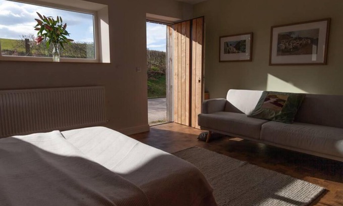 Kendal House | "The Studio" Contemporary studio with organic swimming pool