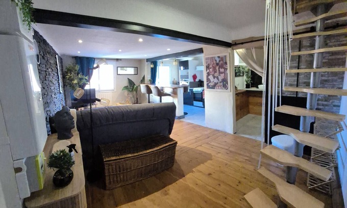 Laragne-Monteglin Apartment | The Studio - Duplex. Fully equipped, ideally located for shopping and tourism.